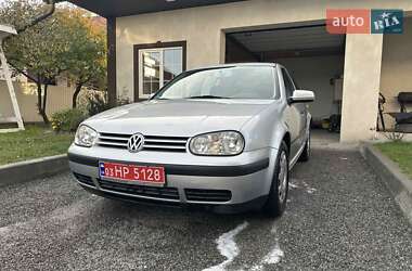 Хэтчбек Volkswagen Golf 2002 в  фото 2 Хэтчбек Volkswagen Golf 2002 в