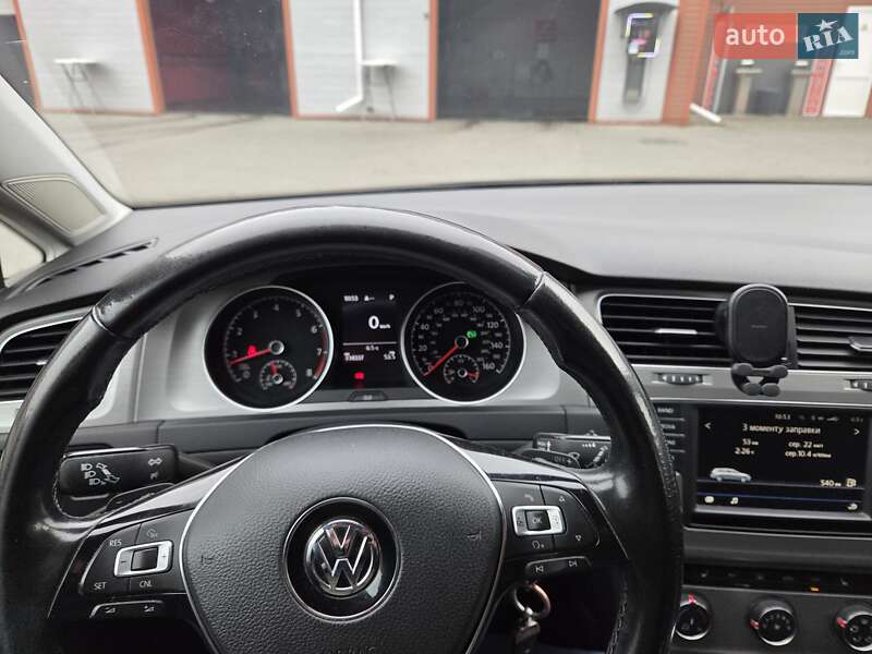 Універсал Volkswagen Golf 2016 в Сумах