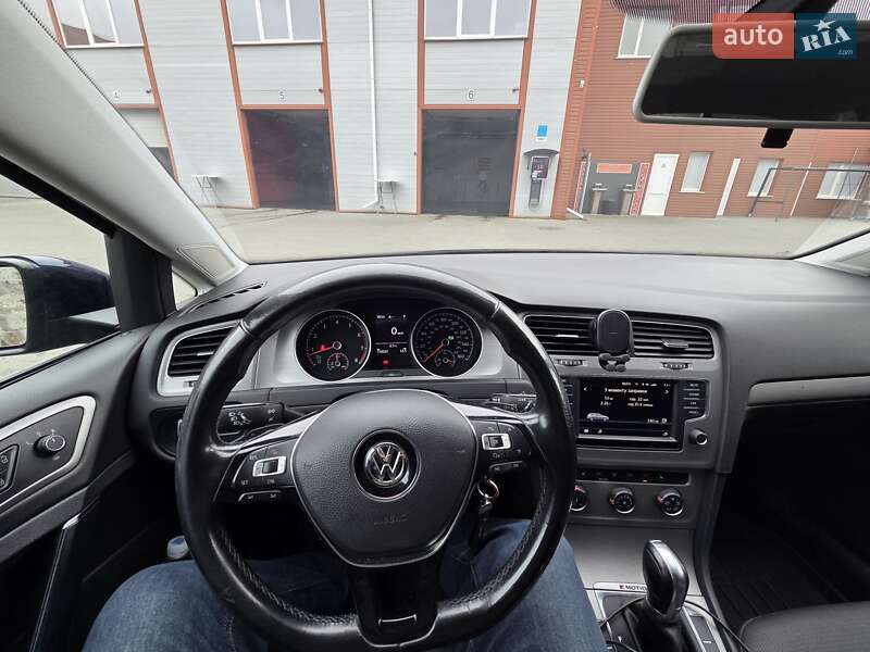 Універсал Volkswagen Golf 2016 в Сумах