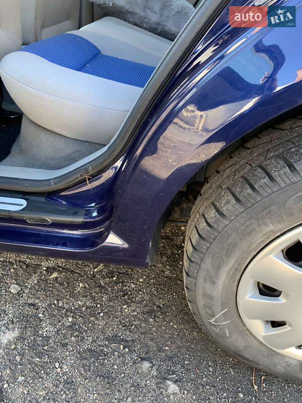 Хэтчбек Volkswagen Golf 2000 в Хмельницком