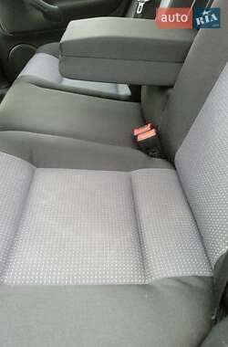 Хэтчбек Volkswagen Golf 2002 в  фото 63 Хэтчбек Volkswagen Golf 2002 в