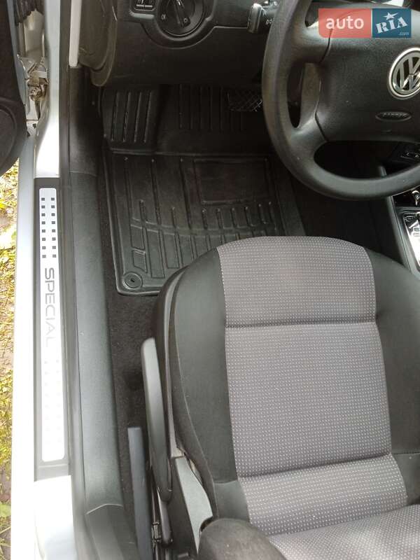 Хетчбек Volkswagen Golf 2002 в Хмельницькому фото 70 Хетчбек Volkswagen Golf 2002 в Хмельницькому