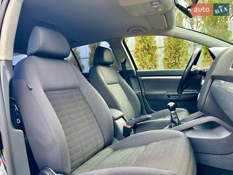 Хетчбек Volkswagen Golf 2008 в Полтаві