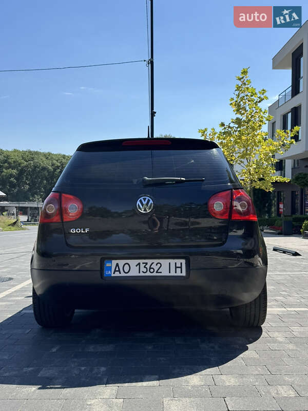 Хэтчбек Volkswagen Golf 2006 в Ужгороде