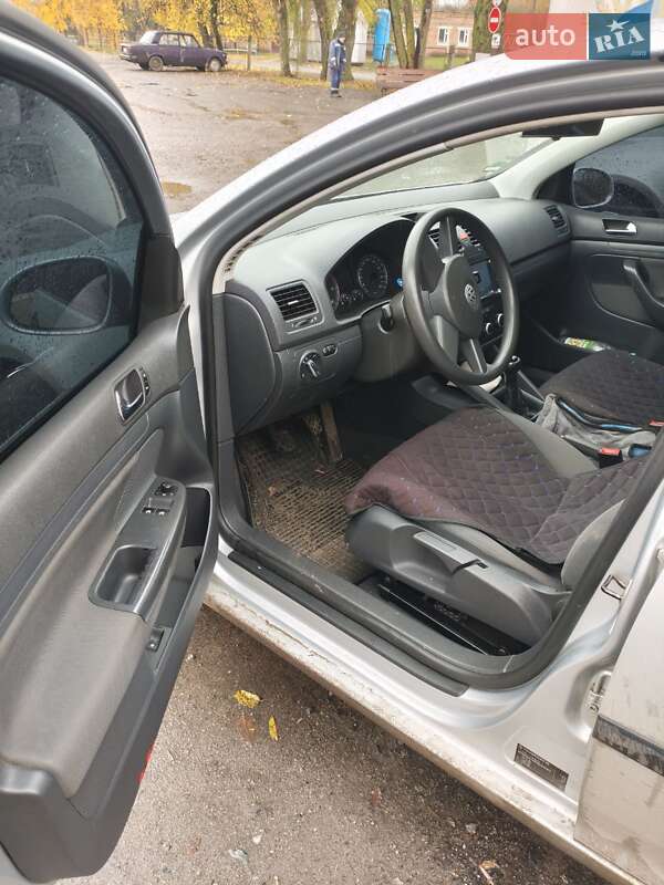 Хэтчбек Volkswagen Golf 2004 в Гадяче