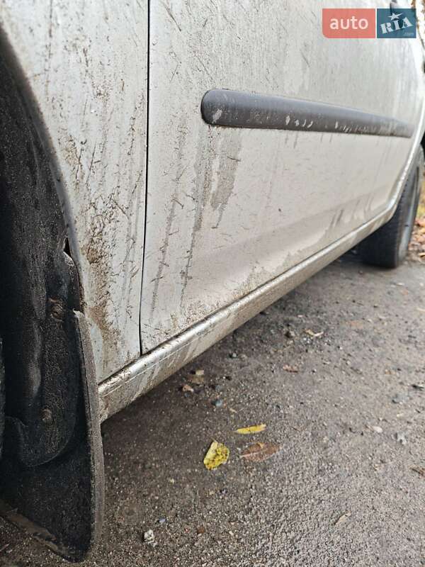 Хэтчбек Volkswagen Golf 2004 в Гадяче