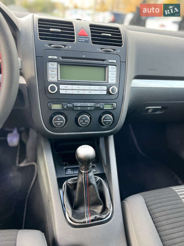 Хетчбек Volkswagen Golf 2008 в Чернівцях