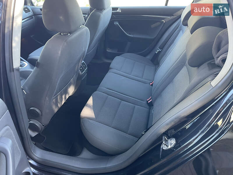 Хэтчбек Volkswagen Golf 2007 в Киеве