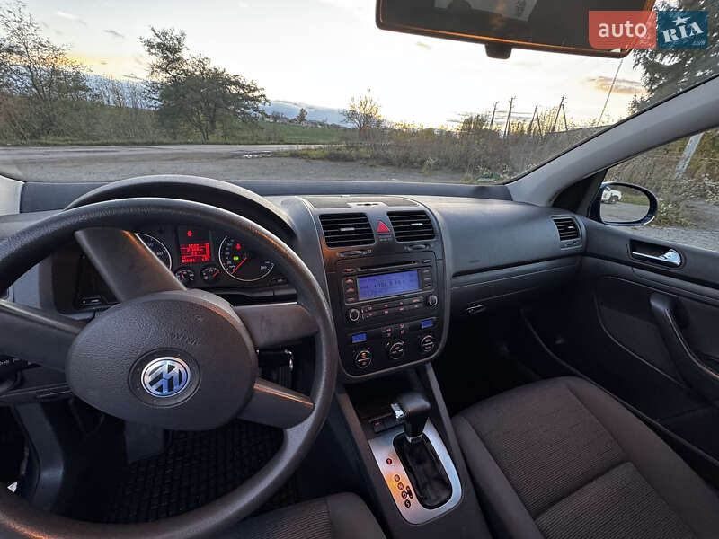 Хетчбек Volkswagen Golf 2005 в Тернополі