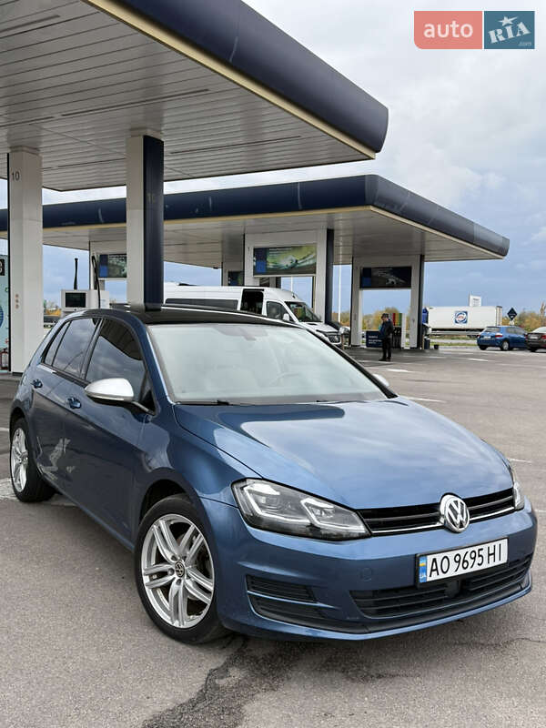 Хетчбек Volkswagen Golf 2017 в Дніпрі