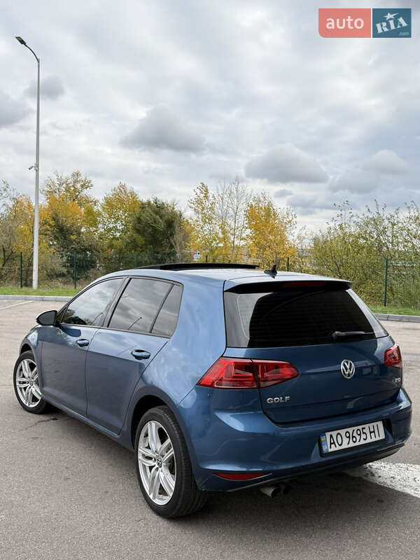 Хетчбек Volkswagen Golf 2017 в Дніпрі