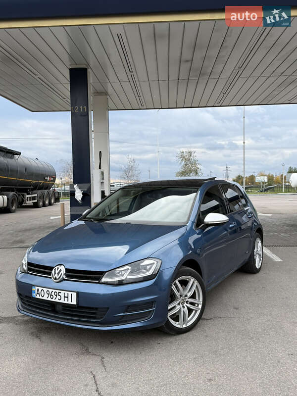 Хетчбек Volkswagen Golf 2017 в Дніпрі