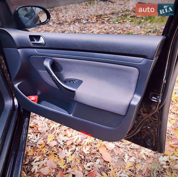 Хэтчбек Volkswagen Golf 2006 в Белой Церкви