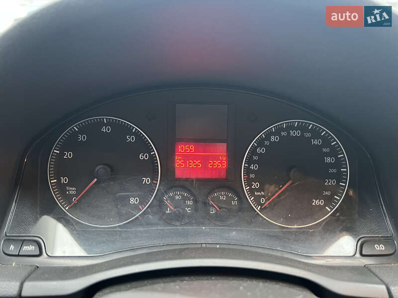 Хетчбек Volkswagen Golf 2004 в Полтаві