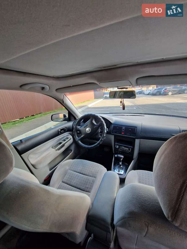 Хэтчбек Volkswagen Golf 2003 в Умани