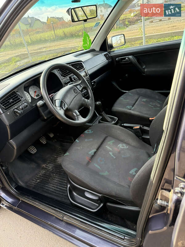 Універсал Volkswagen Golf 1995 в Чернівцях