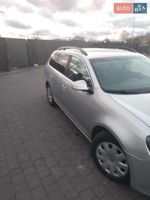 Універсал Volkswagen Golf 2012 в Долині