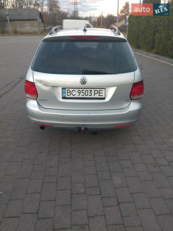 Універсал Volkswagen Golf 2012 в Долині