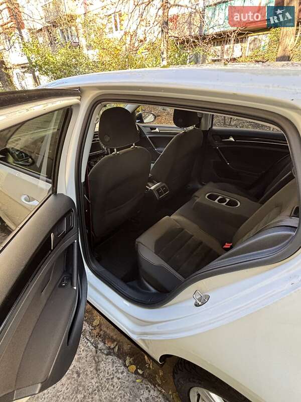 Хетчбек Volkswagen Golf 2013 в Києві