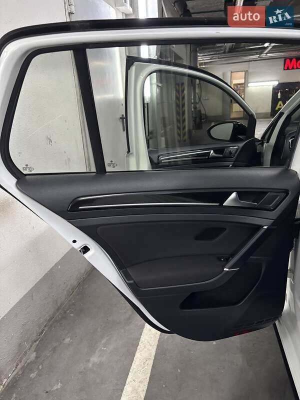 Хетчбек Volkswagen Golf 2013 в Києві