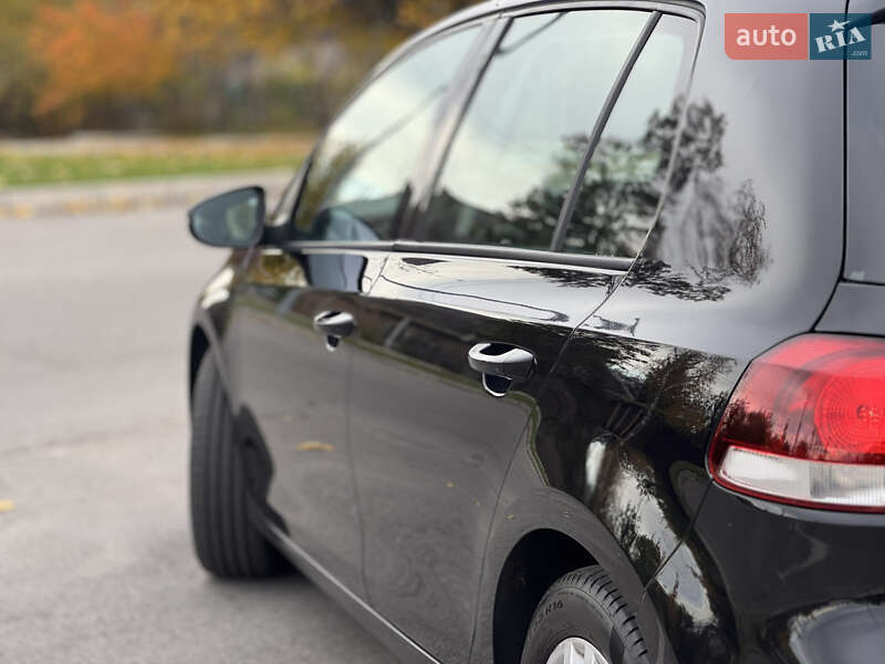 Хэтчбек Volkswagen Golf 2010 в Запорожье