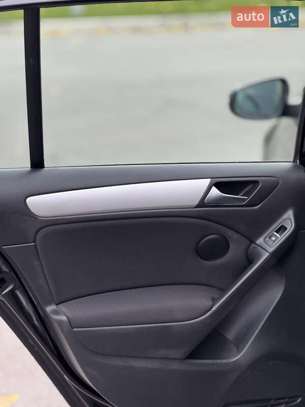 Хэтчбек Volkswagen Golf 2010 в Запорожье