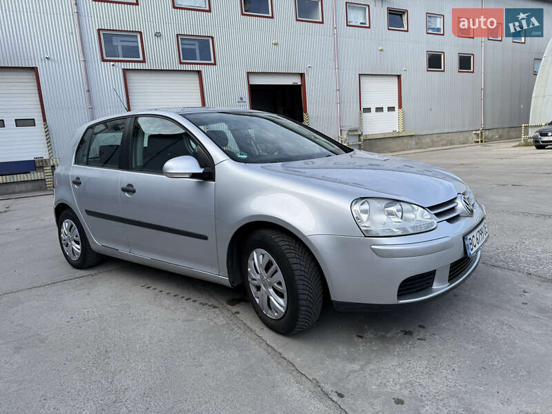 Хетчбек Volkswagen Golf 2005 в Львові