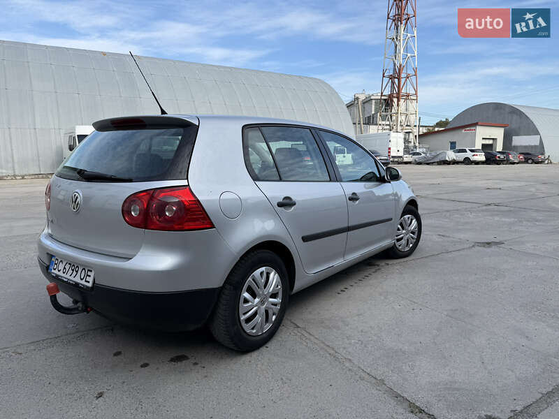 Хетчбек Volkswagen Golf 2005 в Львові