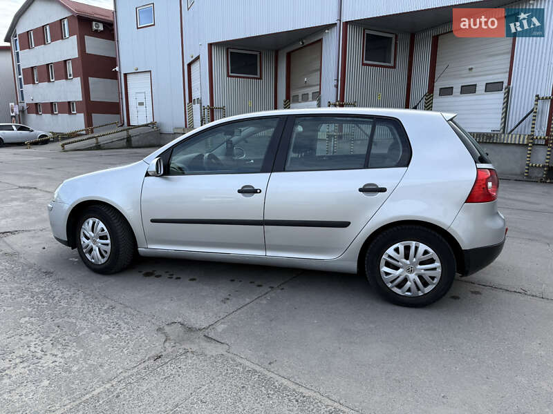 Хетчбек Volkswagen Golf 2005 в Львові