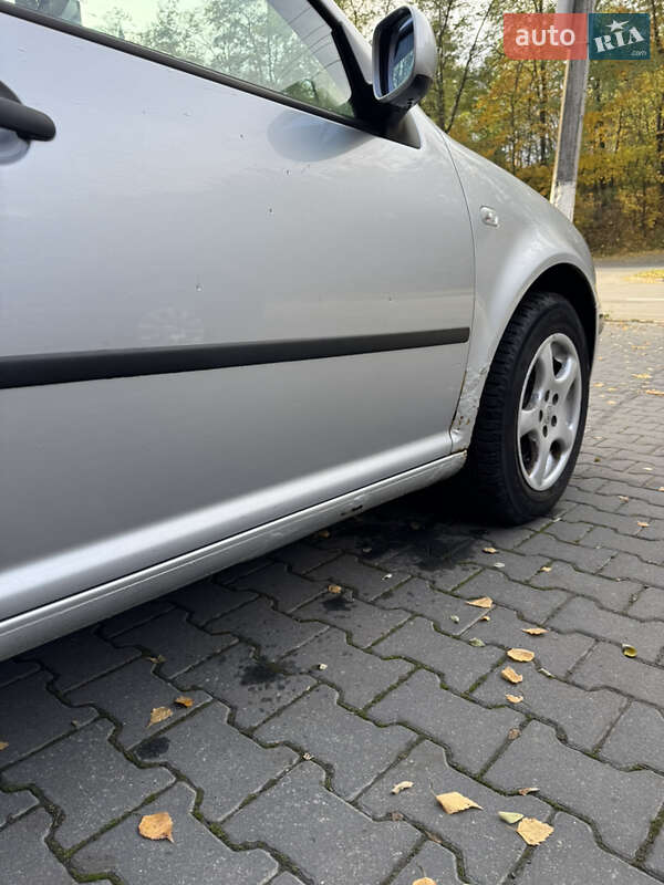 Универсал Volkswagen Golf 2001 в Черновцах