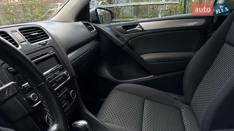 Хетчбек Volkswagen Golf 2011 в Дрогобичі