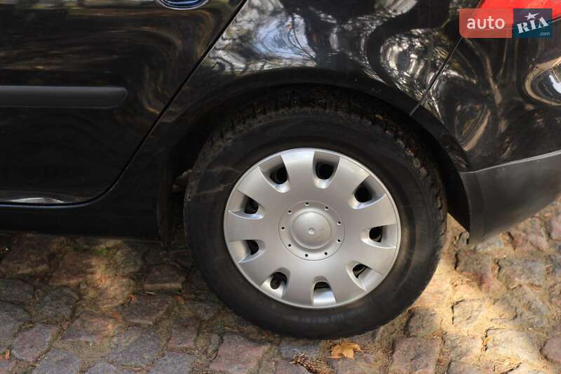 Хетчбек Volkswagen Golf 2006 в Тульчині