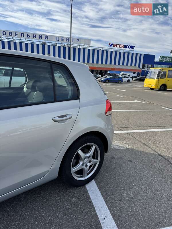 Хетчбек Volkswagen Golf 2010 в Києві