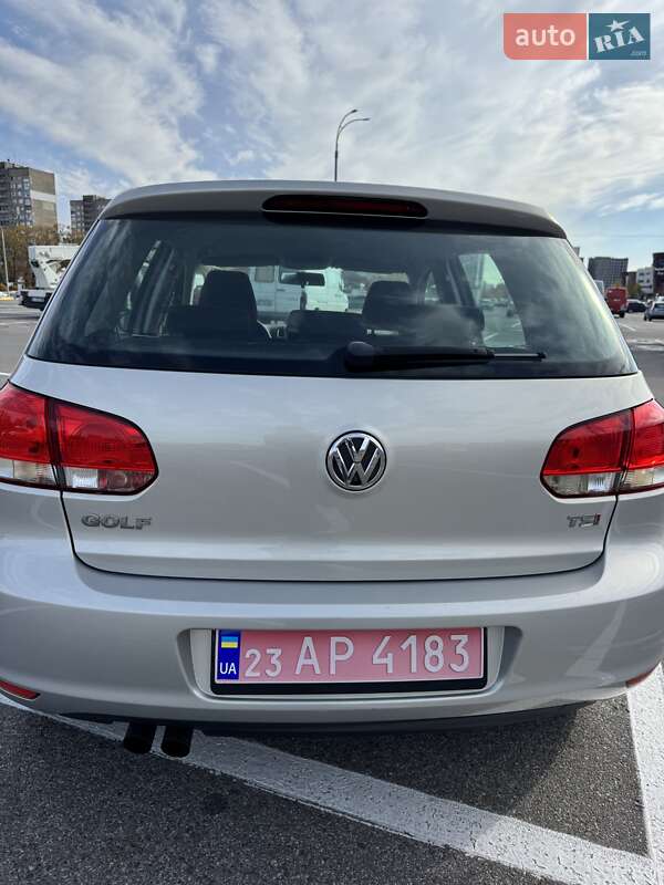 Хетчбек Volkswagen Golf 2010 в Києві