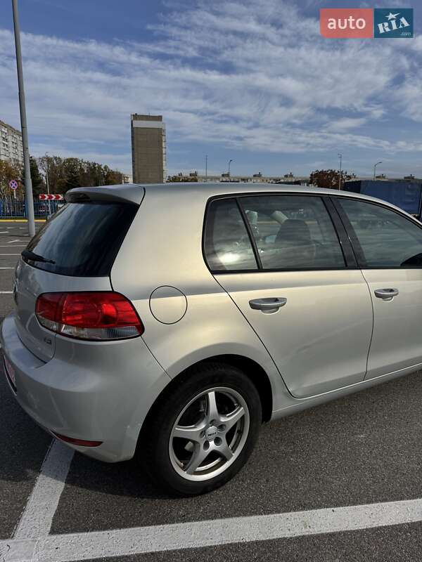 Хетчбек Volkswagen Golf 2010 в Києві