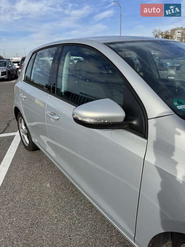 Хетчбек Volkswagen Golf 2010 в Києві