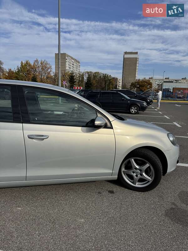 Хетчбек Volkswagen Golf 2010 в Києві