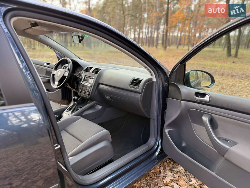 Хэтчбек Volkswagen Golf 2007 в Сумах