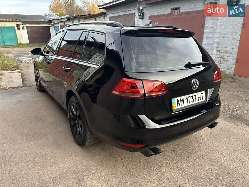 Універсал Volkswagen Golf 2016 в Житомирі