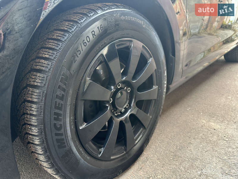 Універсал Volkswagen Golf 2016 в Житомирі