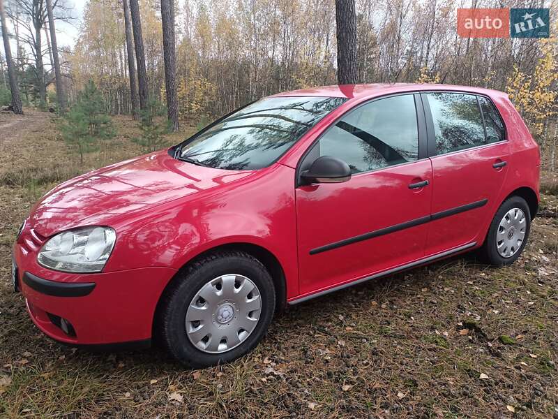 Хетчбек Volkswagen Golf 2006 в Горенці