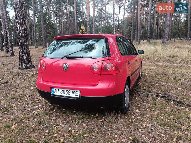 Хетчбек Volkswagen Golf 2006 в Горенці