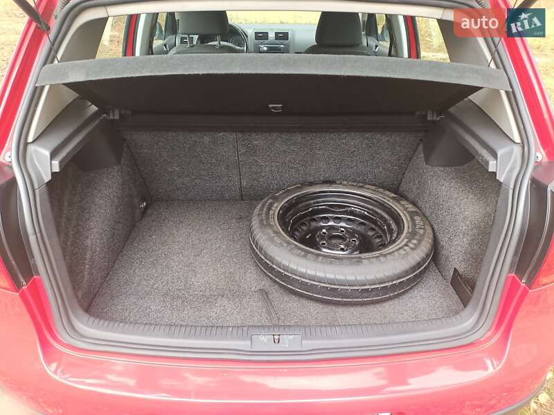 Хетчбек Volkswagen Golf 2006 в Горенці