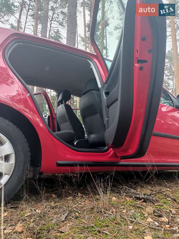 Хетчбек Volkswagen Golf 2006 в Горенці