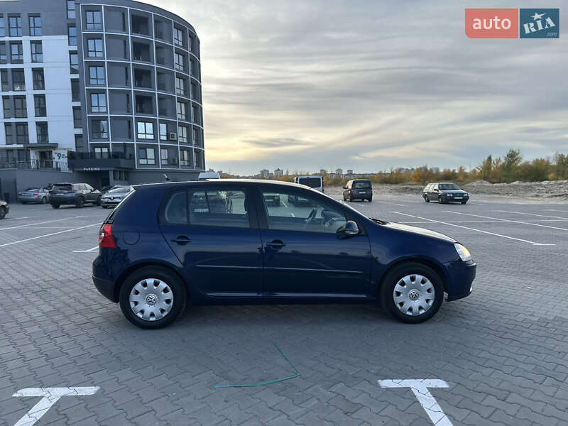 Хэтчбек Volkswagen Golf 2005 в Черкассах