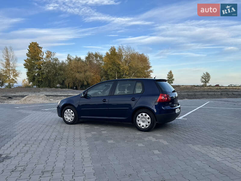 Хэтчбек Volkswagen Golf 2005 в Черкассах