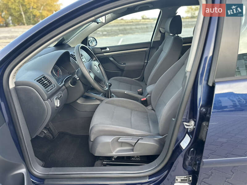 Хэтчбек Volkswagen Golf 2005 в Черкассах