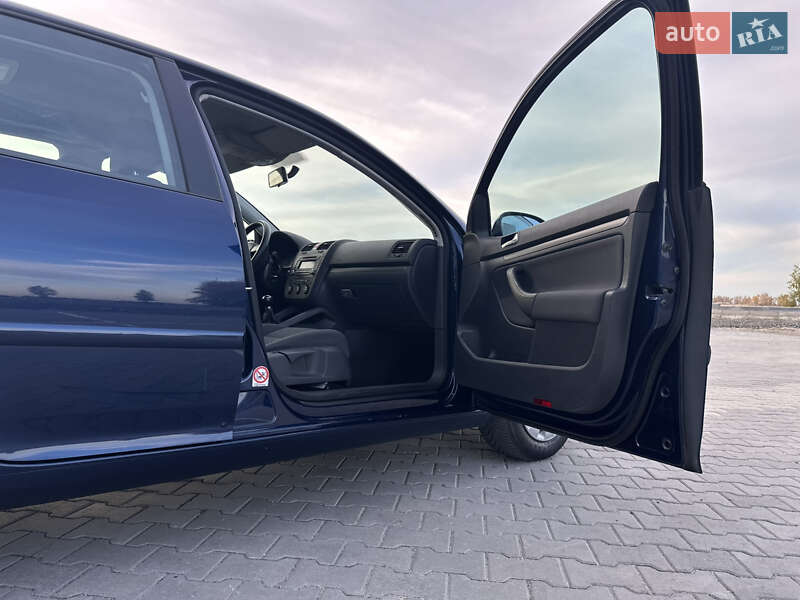 Хэтчбек Volkswagen Golf 2005 в Черкассах