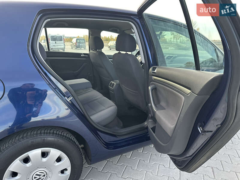Хэтчбек Volkswagen Golf 2005 в Черкассах