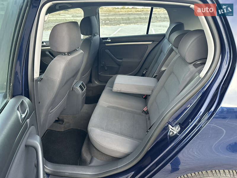 Хэтчбек Volkswagen Golf 2005 в Черкассах